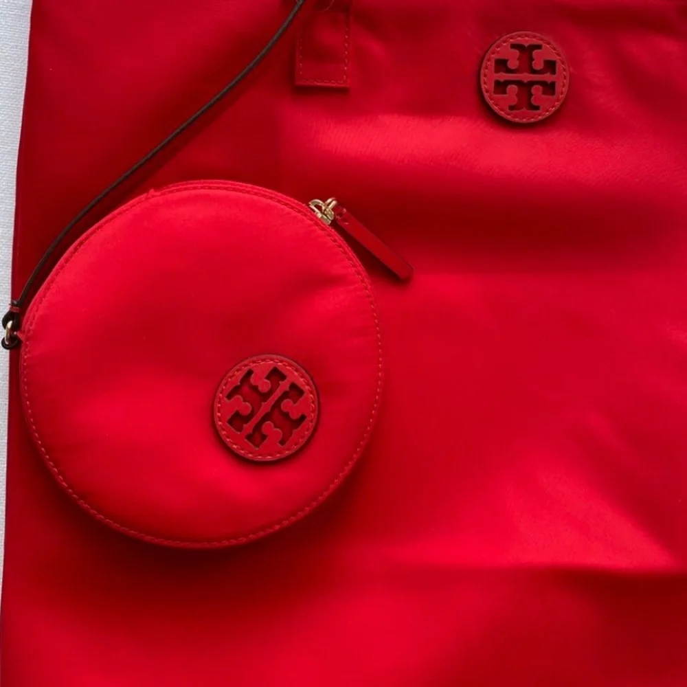 Tory Burch 🎉 host